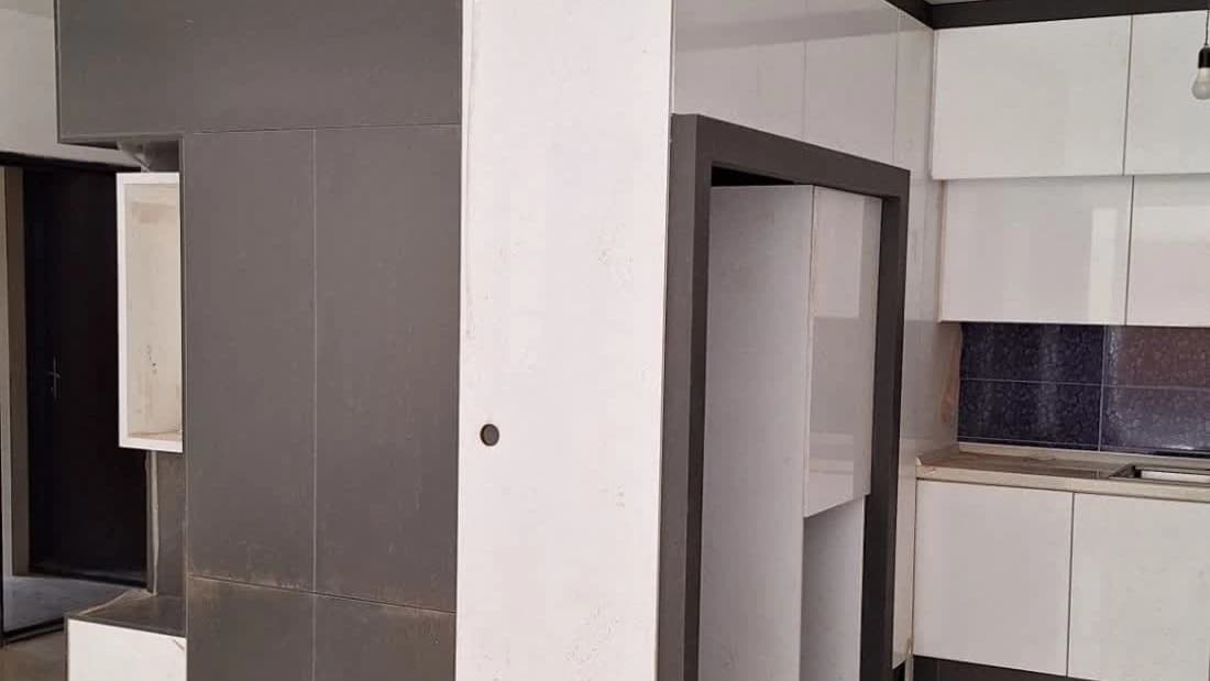 قبل و بعد اجرای کابینت آشپزخانه توسط دکوراسیون سفیر